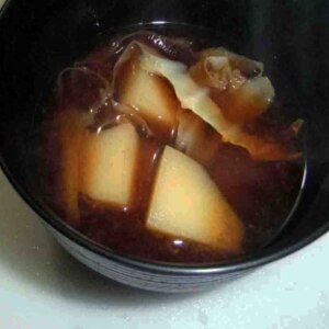 じゃがいもと豆腐の味噌汁